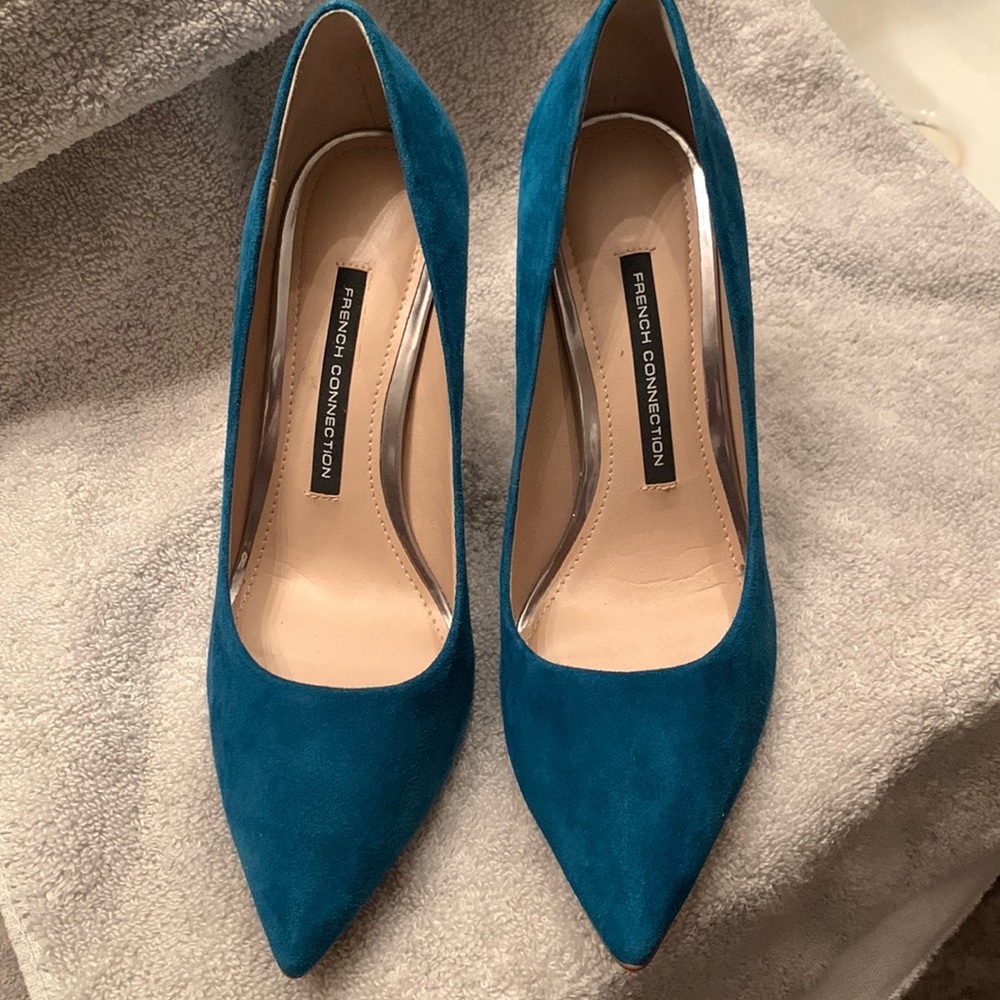 Beautiful blue suede shoes! If Elvis was a woman I am sure he would want these!!